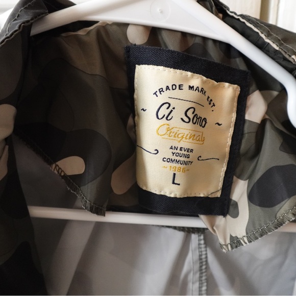 Camouflage/Camo Jacket with Drawstrings + Pocket | Crop Light Jacket for Spring - Picture 3 of 16